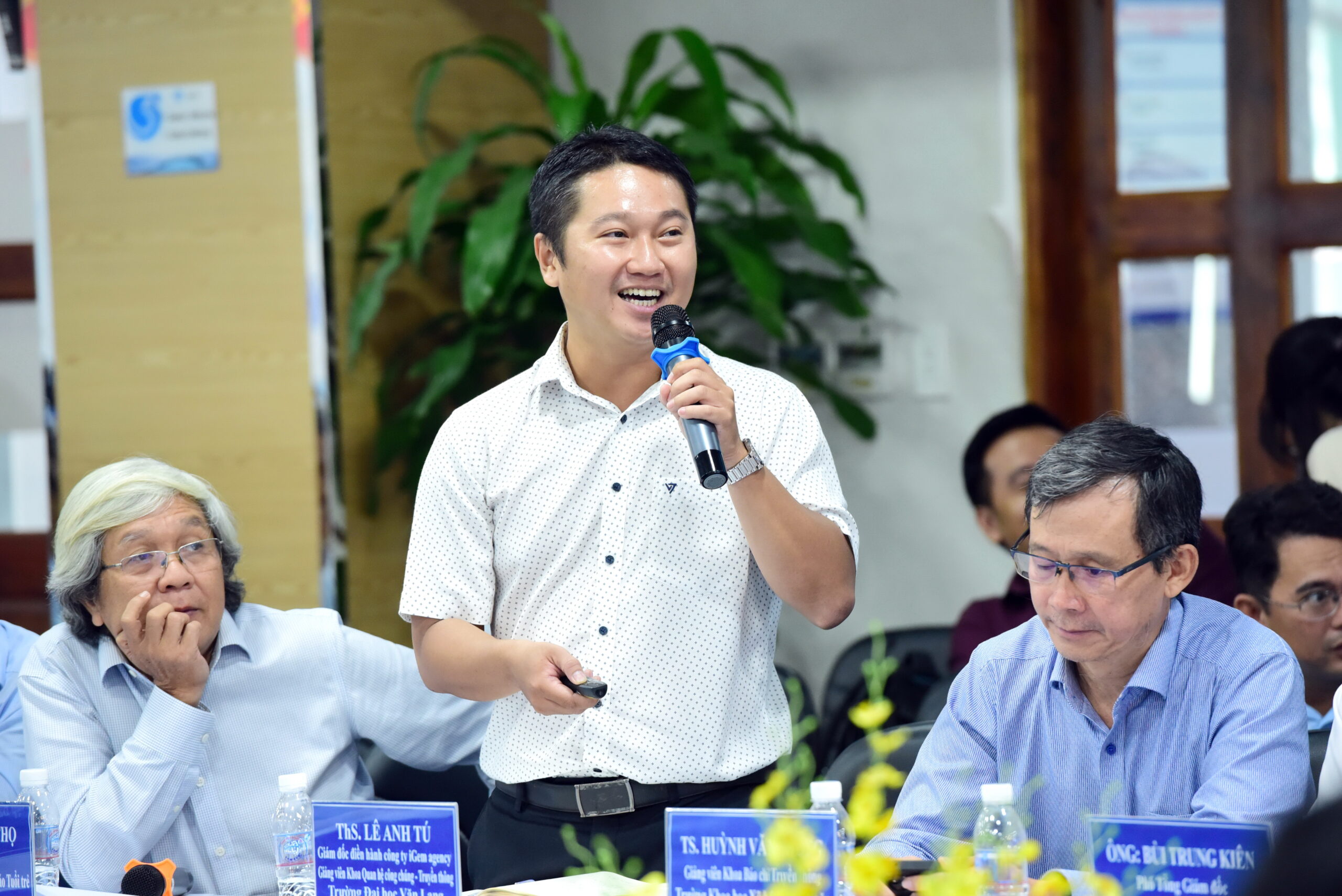 iGEM THAM DỰ TOẠ ĐÀM “NGÀNH CẤP NƯỚC TP. HCM: KHÁCH HÀNG PHẢI LÀ TRUNG TÂM”